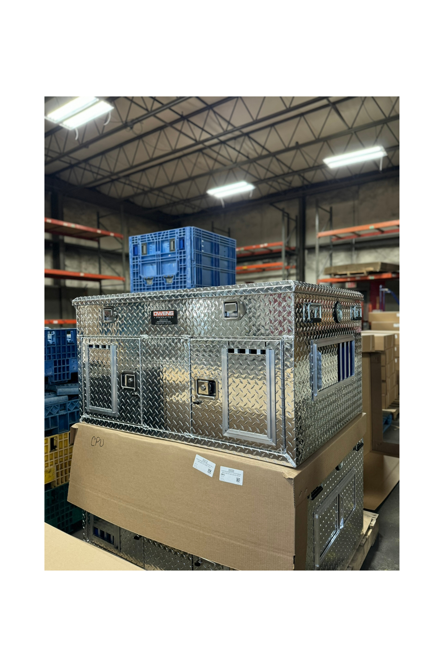 Dog Box 55030 Hunter Series Double Compartment with Top Storage / 48 W x 36 D x 26 H / Shallow / Standard Vents / Diamond Tread Aluminum / Owens Products