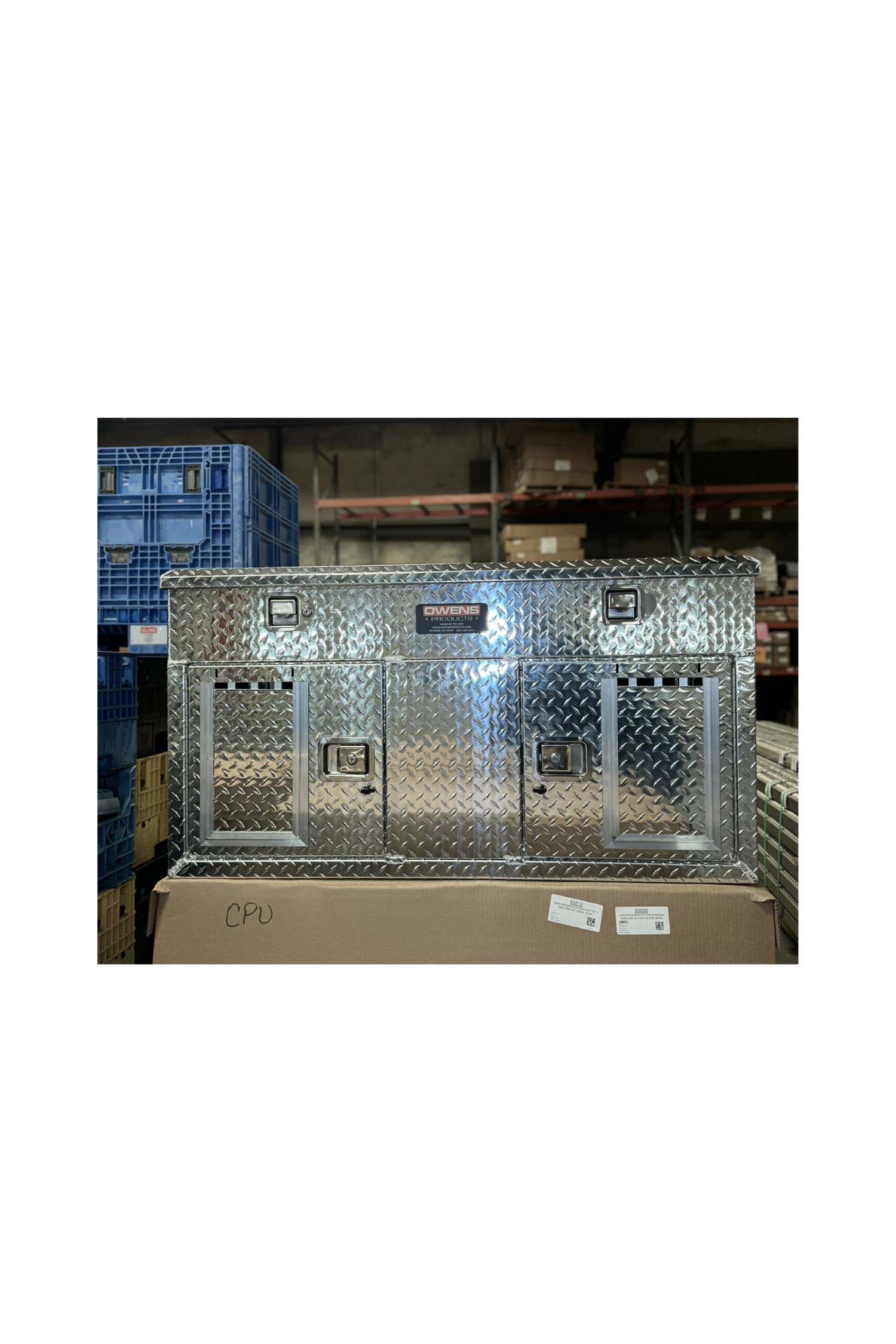 Dog Box 55030 Hunter Series Double Compartment with Top Storage / 48 W x 36 D x 26 H / Shallow / Standard Vents / Diamond Tread Aluminum / Owens Products
