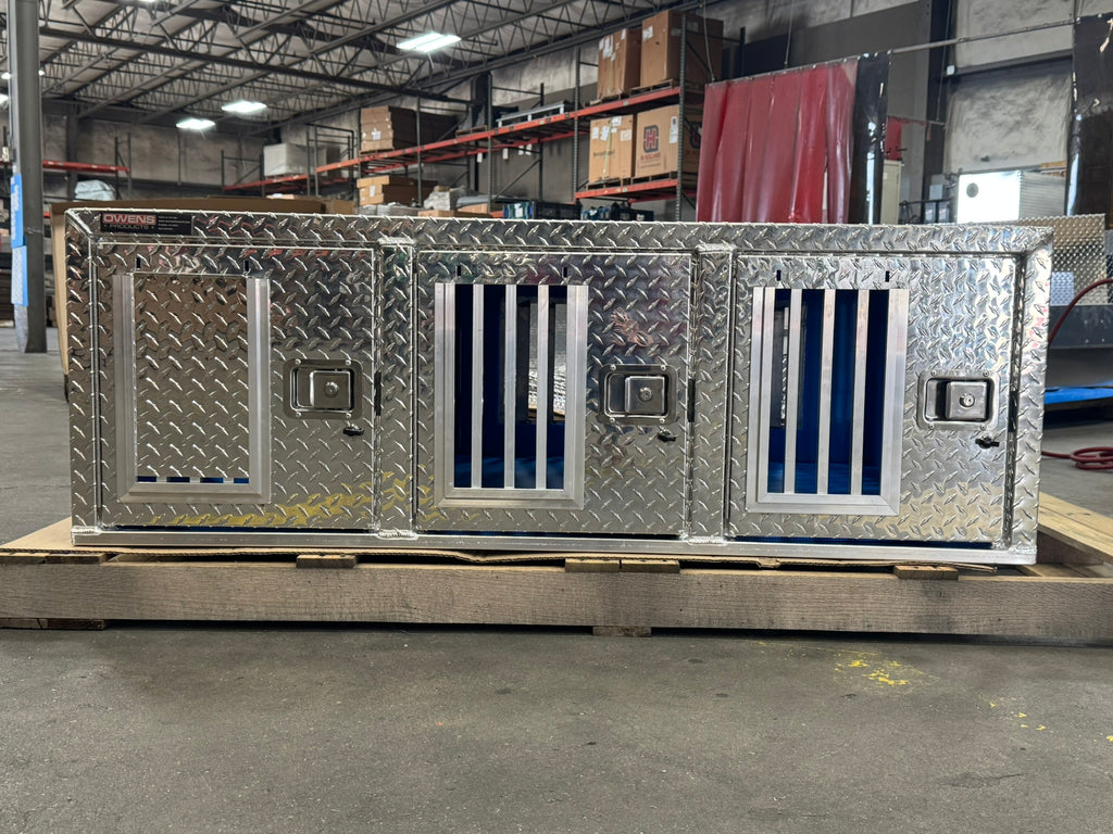 Dog Box 55075V Hunter Series Triple Compartment / 58 W X 40 D X 20 H / Without Wheel Well Notches / Side Vents & All Seasons Rear Vents / Diamond Tread Aluminum / Owens Products
