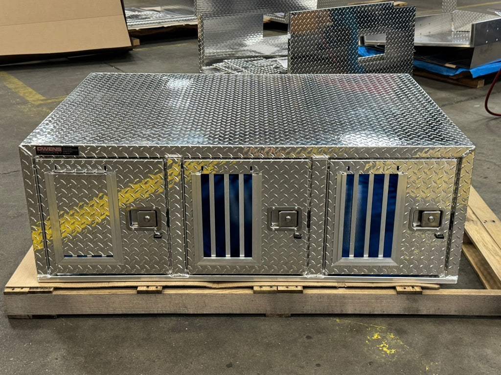 Dog Box 55075V Hunter Series Triple Compartment / 58 W X 40 D X 20 H / Without Wheel Well Notches / Side Vents & All Seasons Rear Vents / Diamond Tread Aluminum / Owens Products