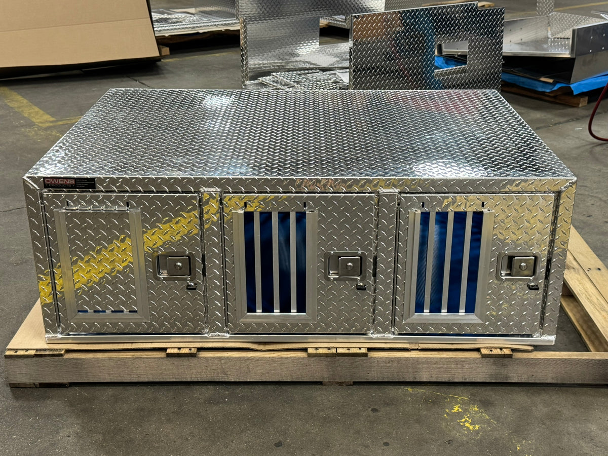 Dog Box 55075V Hunter Series Triple Compartment / 58 W X 40 D X 20 H / Without Wheel Well Notches / Side Vents & All Seasons Rear Vents / Diamond Tread Aluminum / Owens Products