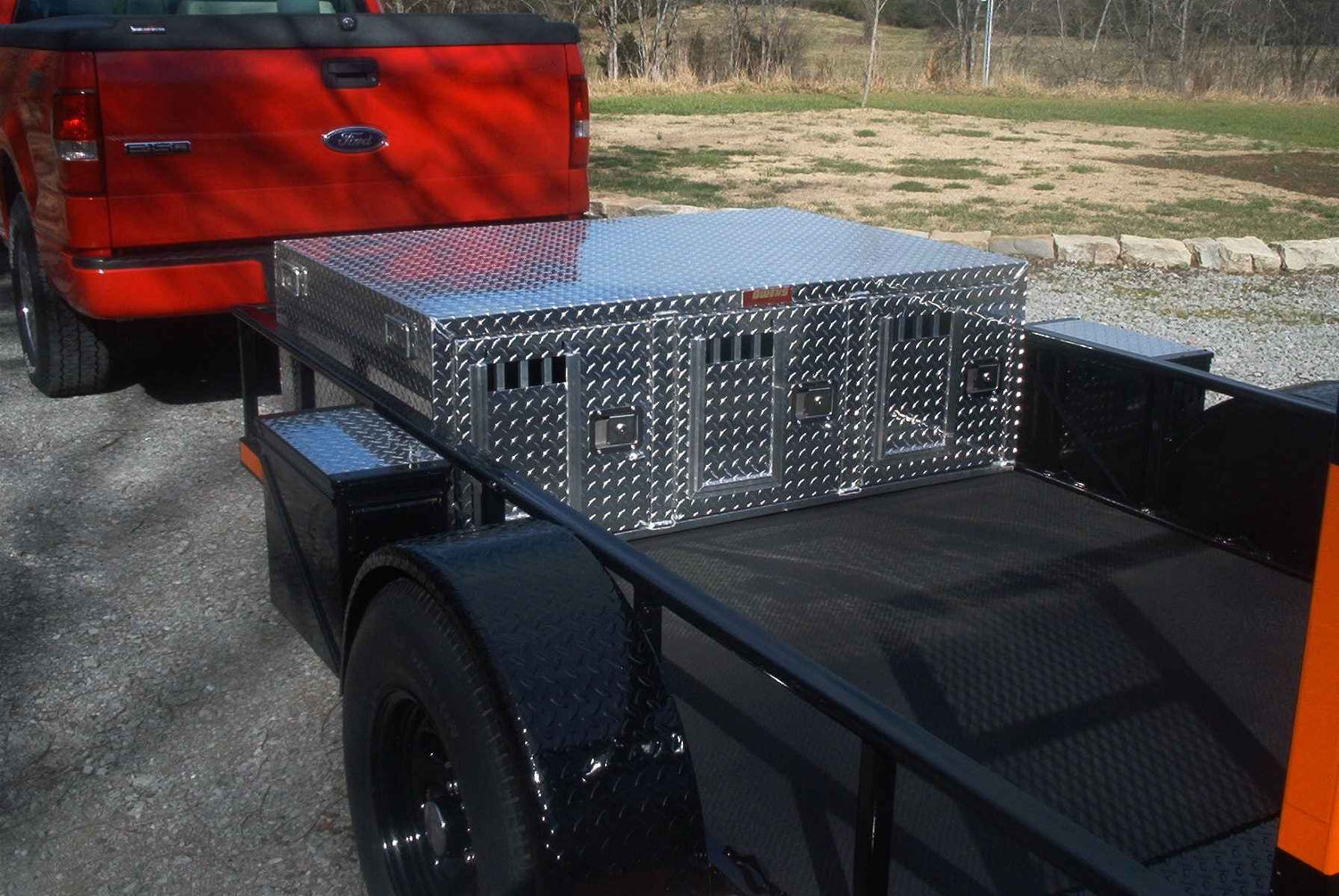 Dog Box 55075V Hunter Series Triple Compartment / 58 W X 40 D X 20 H / Without Wheel Well Notches / Side Vents & All Seasons Rear Vents / Diamond Tread Aluminum / Owens Products