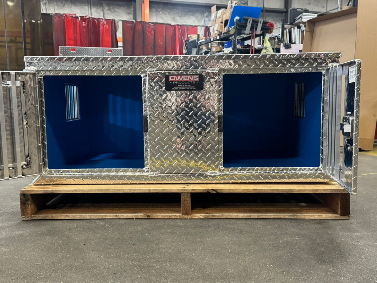 Dog Box 55077 Hunter Series Double Compartment / 48 W x 36 D x 20 H / Shallow / Standard Vents / Diamond Tread Aluminum / Owens Products