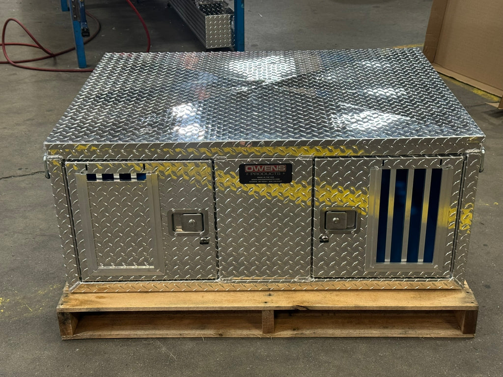 Dog Box 55077 Hunter Series Double Compartment / 48 W x 36 D x 20 H / Shallow / Standard Vents / Diamond Tread Aluminum / Owens Products