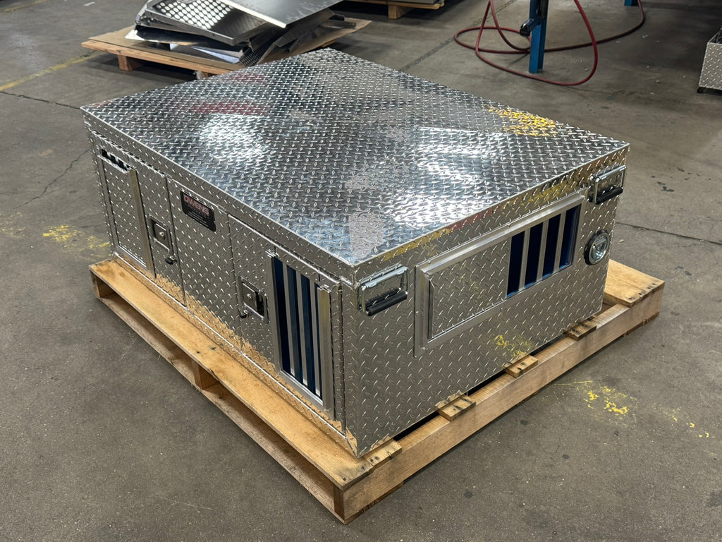 Dog Box 55077 Hunter Series Double Compartment / 48 W x 36 D x 20 H / Shallow / Standard Vents / Diamond Tread Aluminum / Owens Products