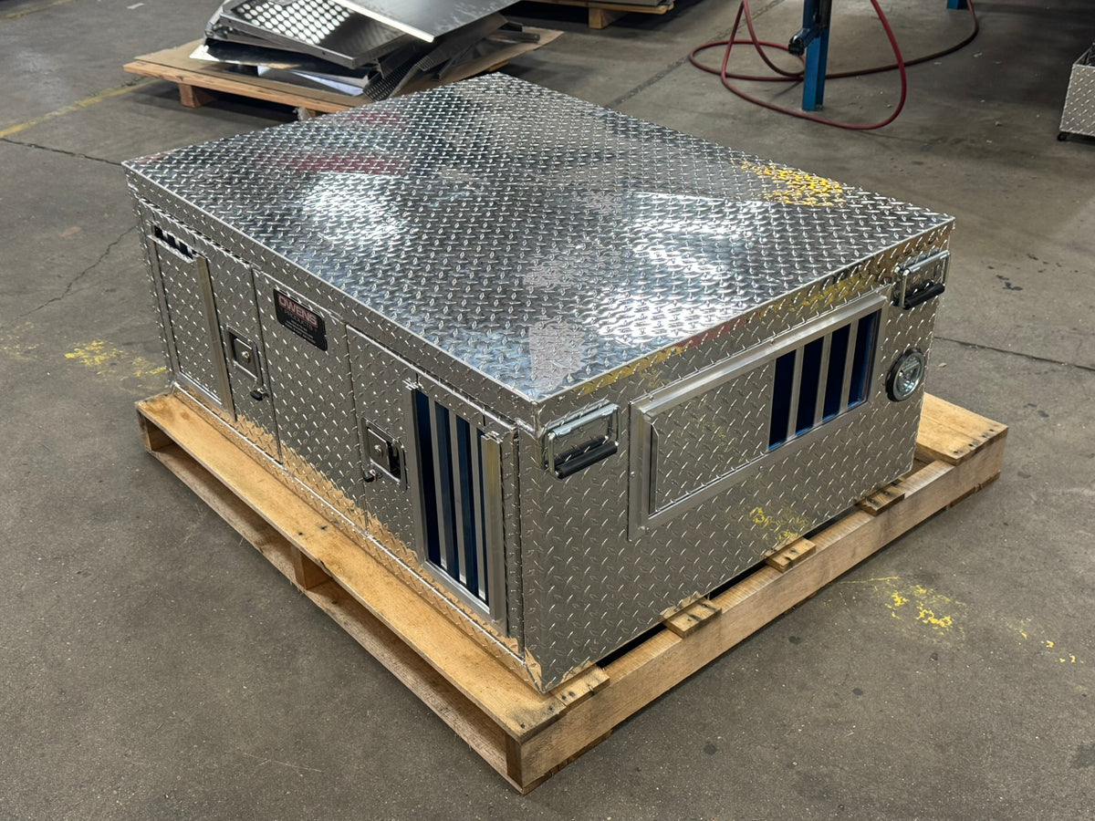 Dog Box 55077 Hunter Series Double Compartment / 48 W x 36 D x 20 H / Shallow / Standard Vents / Diamond Tread Aluminum / Owens Products