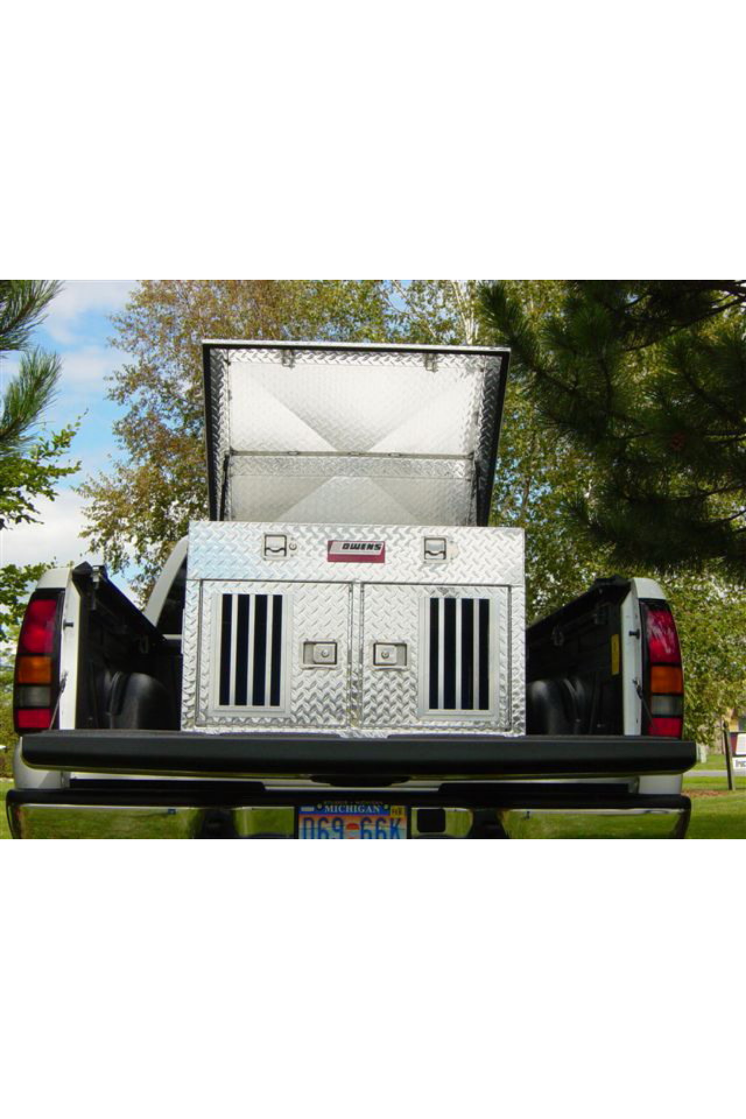 Dog Box 55078 Hunter Series Double Compartment with Top Storage / 38 W x 36 D x 26 H / Shallow / Standard Vents / Diamond Tread Aluminum / Owens Products