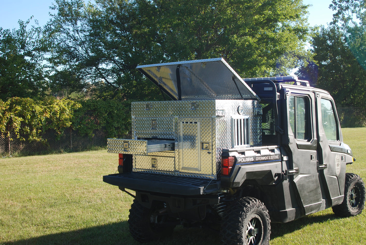 Dog Box 55106 Single Compartment Top And Side Storage UTV Dog Box / 46.5 W x 34.5 D x 32 H / All Season Vents / Diamond Tread Aluminum / Owens Products