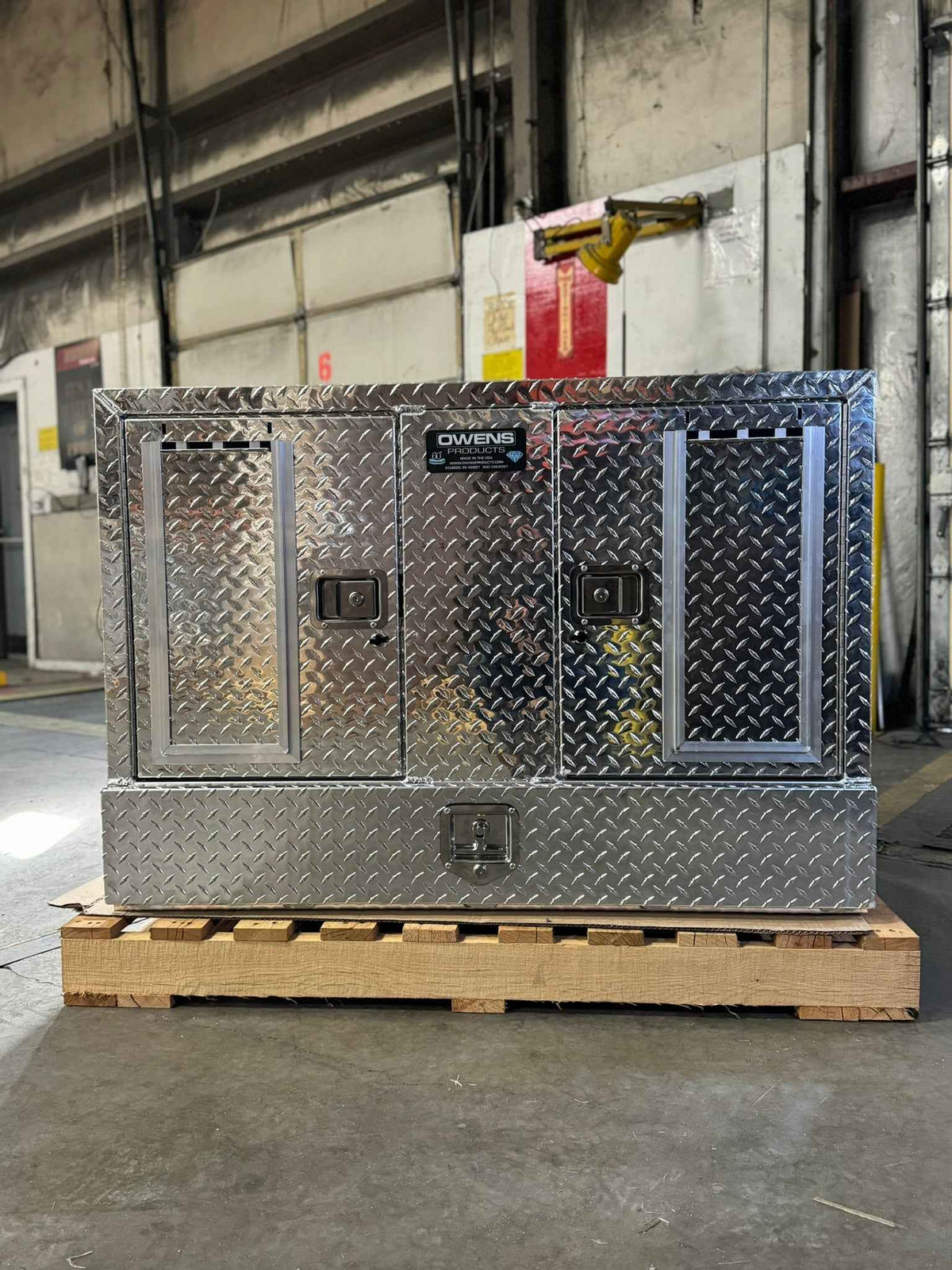 Dog Box 55057W Pro Hunter Series Double Compartment with Bottom Drawer / 46 W x 45 D x 31 H / Tall / All Seasons Vents / Diamond Tread Aluminum / Owens Products