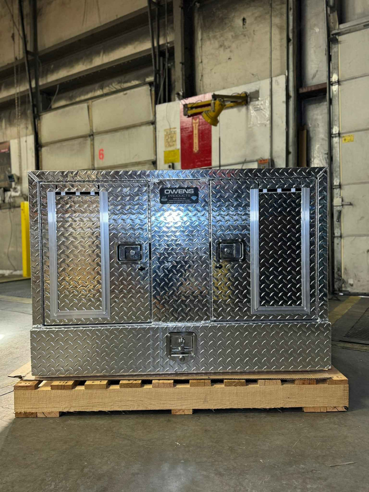 Dog Box 55057W Pro Hunter Series Double Compartment with Bottom Drawer / 46 W x 45 D x 31 H / Tall / All Seasons Vents / Diamond Tread Aluminum / Owens Products