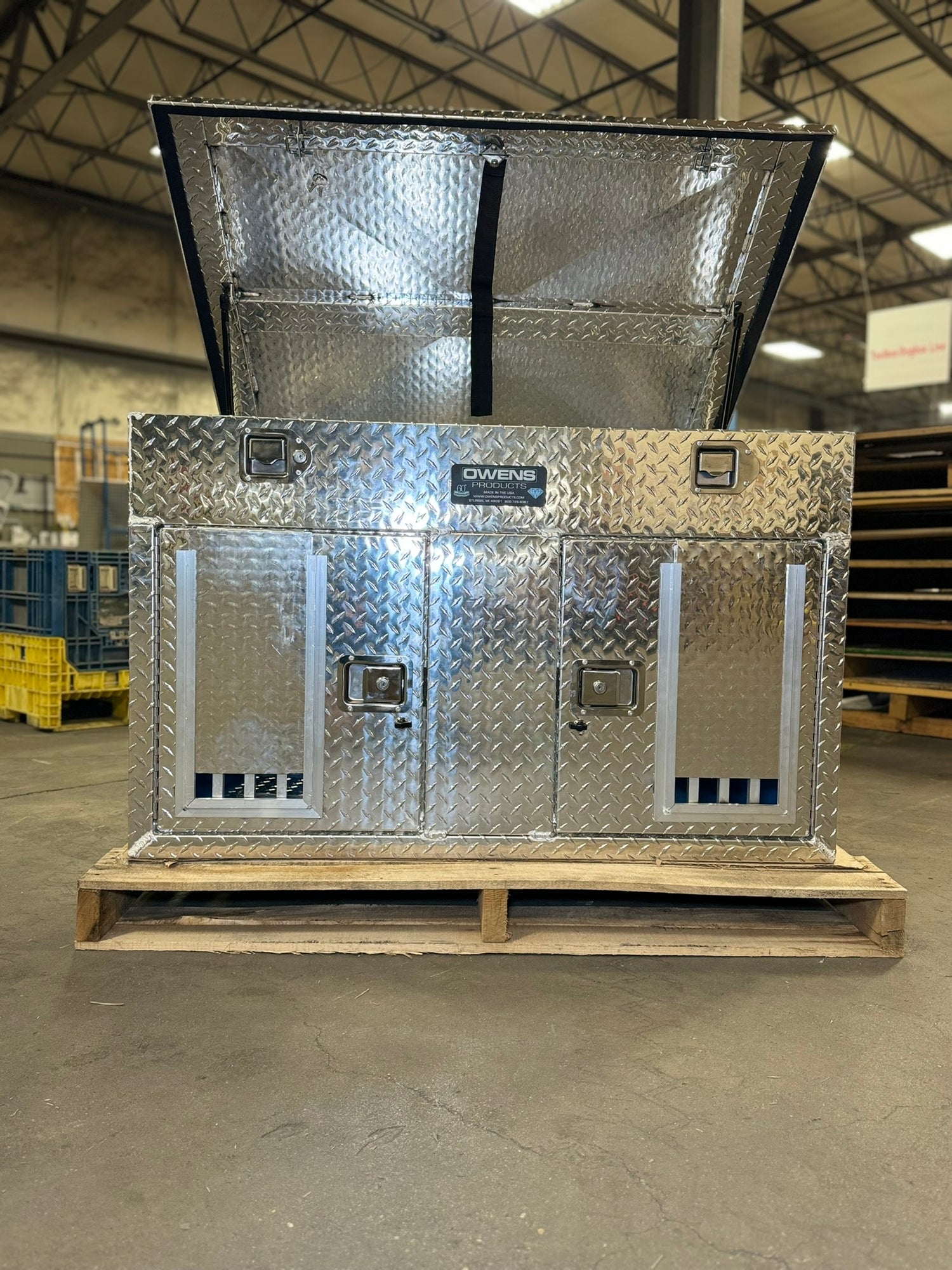 Dog Box 55079 Hunter Series Double Compartment with Top Storage / 45 W x 35 D x 29 H / UTV / Standard Vents with Rear Vents / Diamond Tread Aluminum / Owens Products