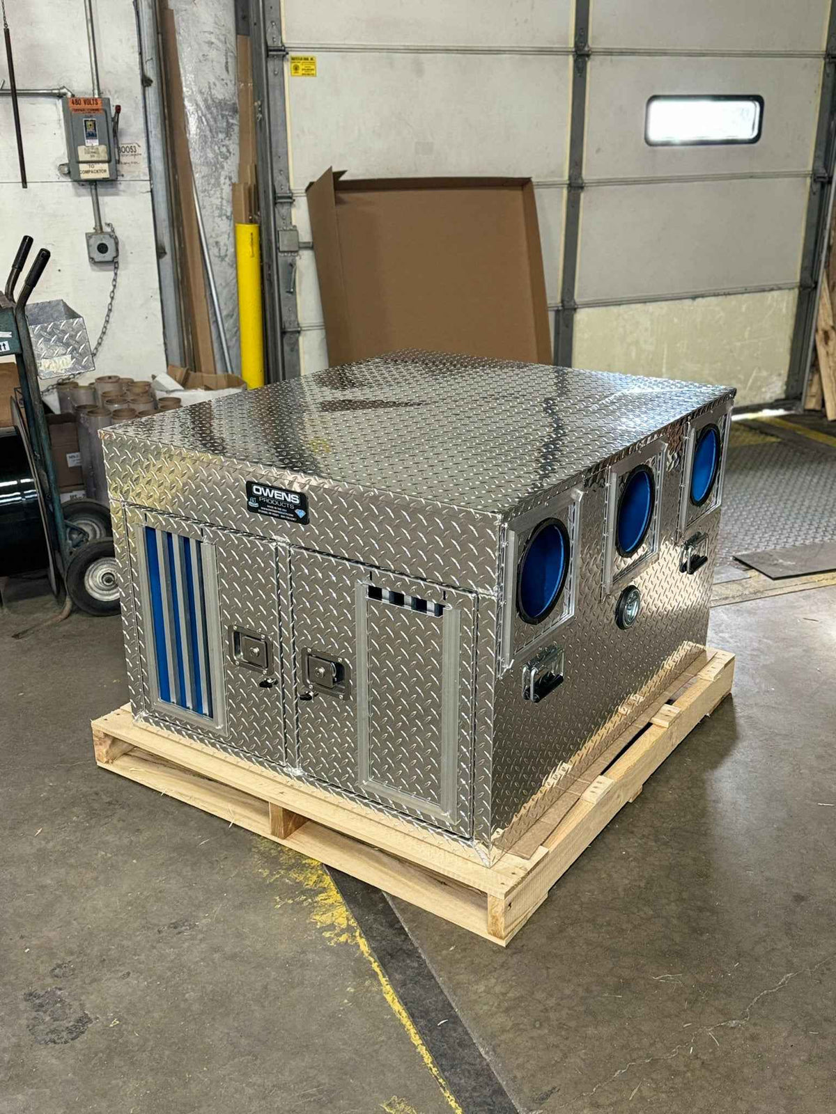 Dog Box 55061 Hunter Series Double Compartment / 38 W x 45 D x 28 H / Bear/Cat / Special Order / Striker Holes / Diamond Tread Aluminum / Owens Products