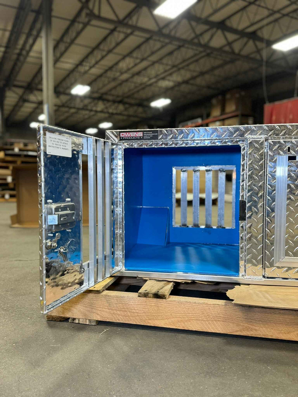 Dog Box 55029 Hunter Series Triple Compartment / 58.5 W X 22.25 D X 20 H / Door And Rear Vents / Diamond Tread Aluminum / Owens Products