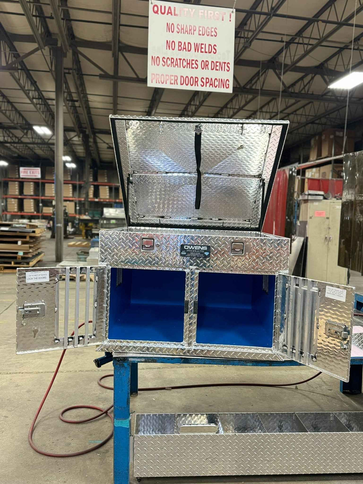 Dog Box 55005 Hunter Series Double Compartment with Top Storage / 38 W x 45 D x 26 H / Standard Vents / Diamond Tread Aluminum / Owens Products