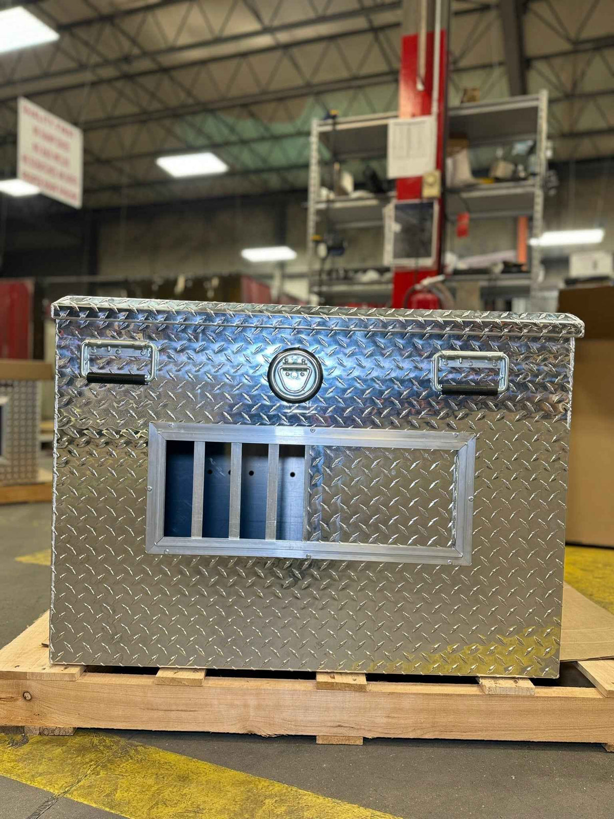 Dog Box 55058 Hunter Series Triple Compartment with Top Storage / 48 W x 36 D x 26 H / Standard Vents with Rear Vent / Diamond Tread Aluminum / Owens Products