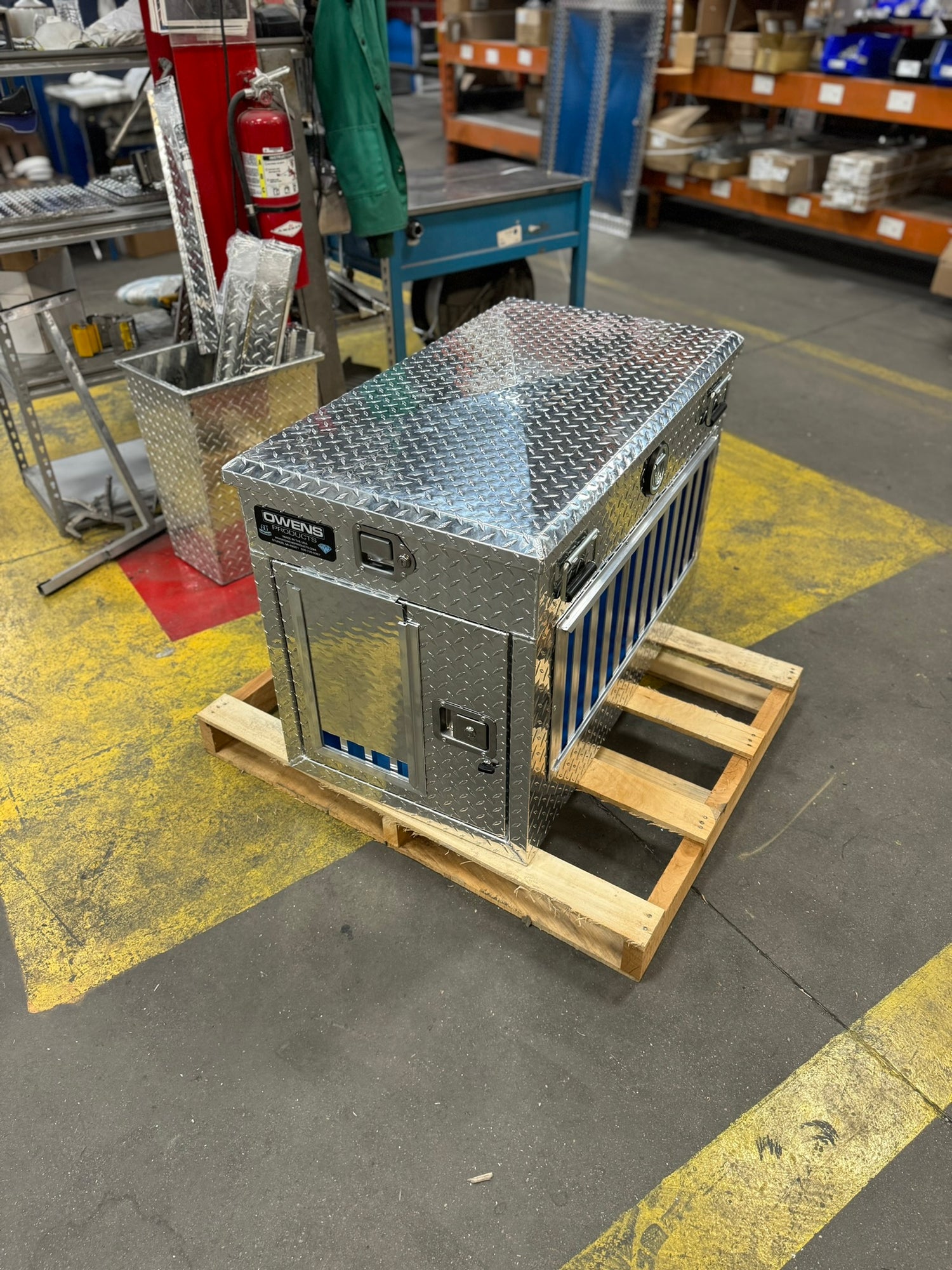 Dog Box 55065 Hunter Series Single Compartment with Top Storage / All Seasons Vents / Diamond Tread Aluminum / Owens Products