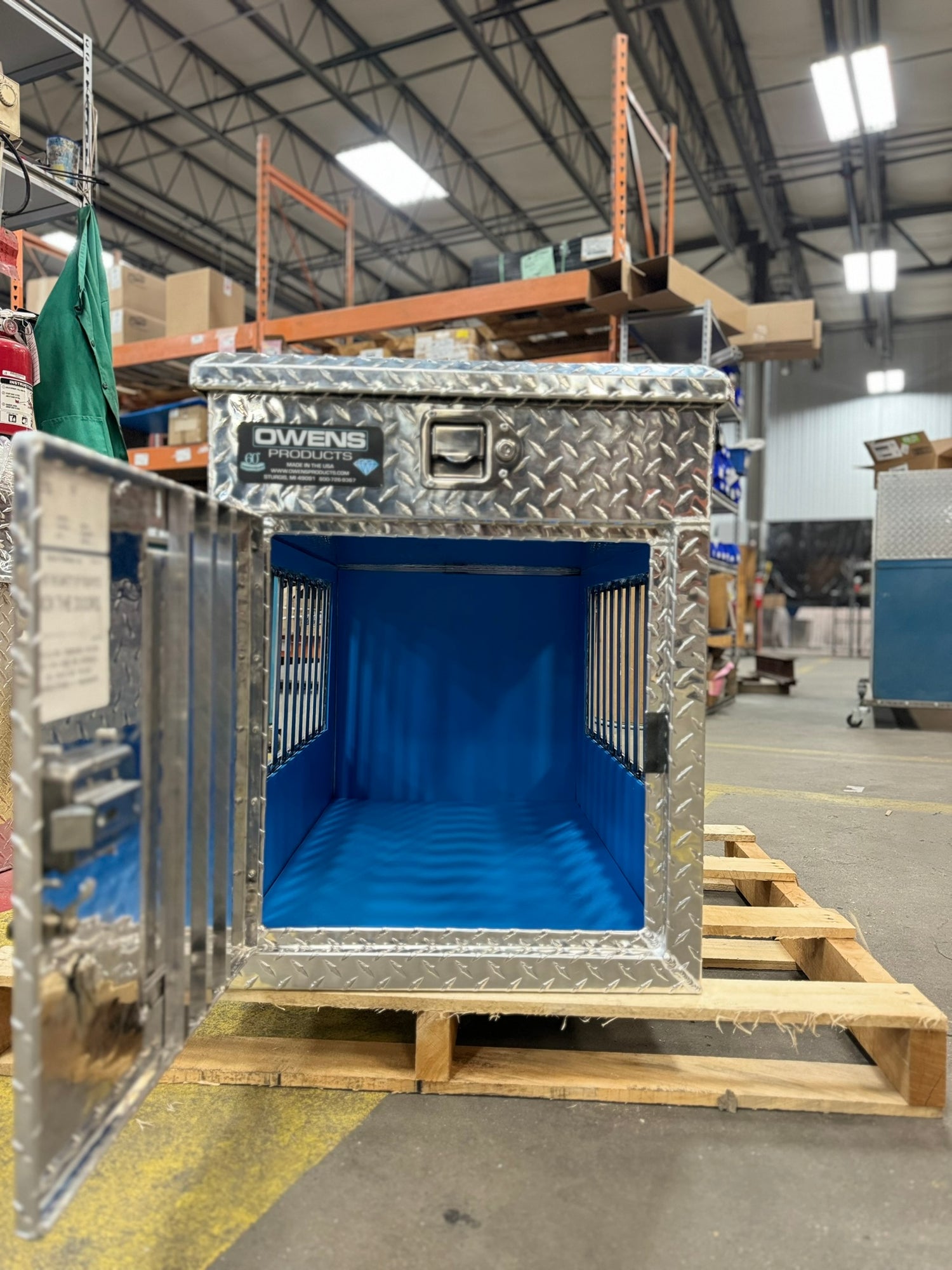 Dog Box 55065 Hunter Series Single Compartment with Top Storage / All Seasons Vents / Diamond Tread Aluminum / Owens Products
