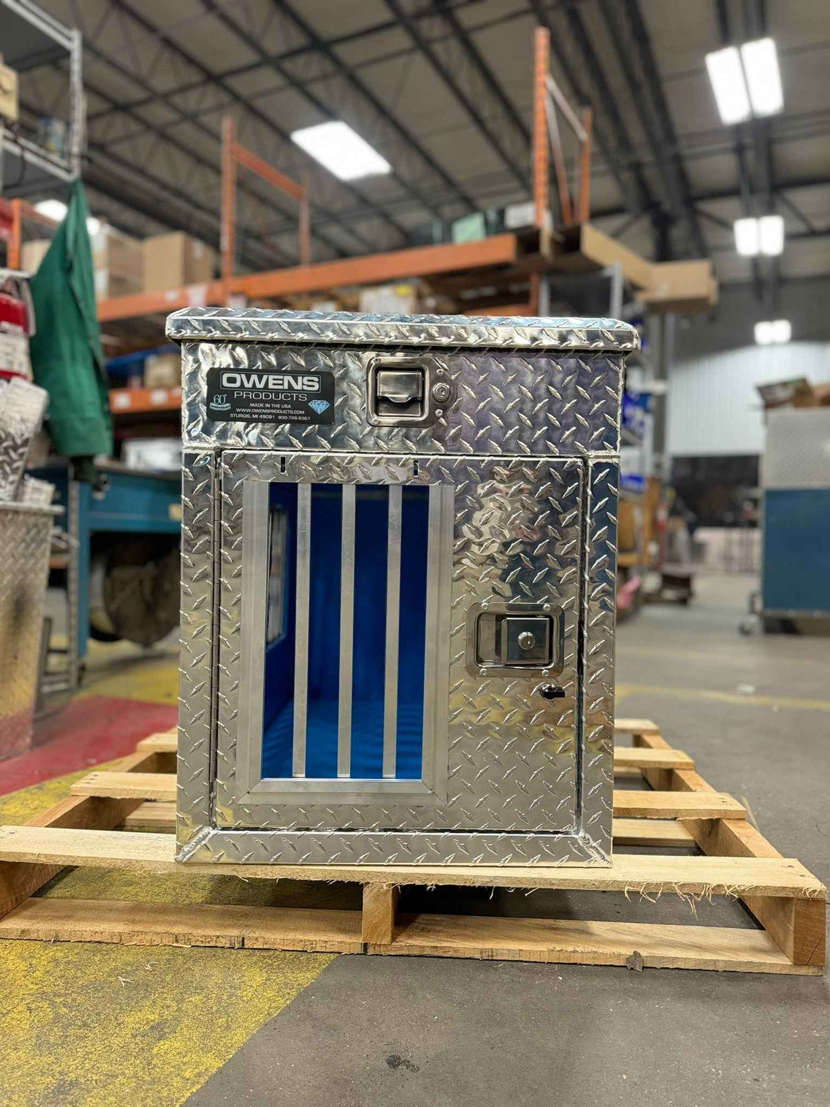 Dog Box 55065 Hunter Series Single Compartment with Top Storage / All Seasons Vents / Diamond Tread Aluminum / Owens Products
