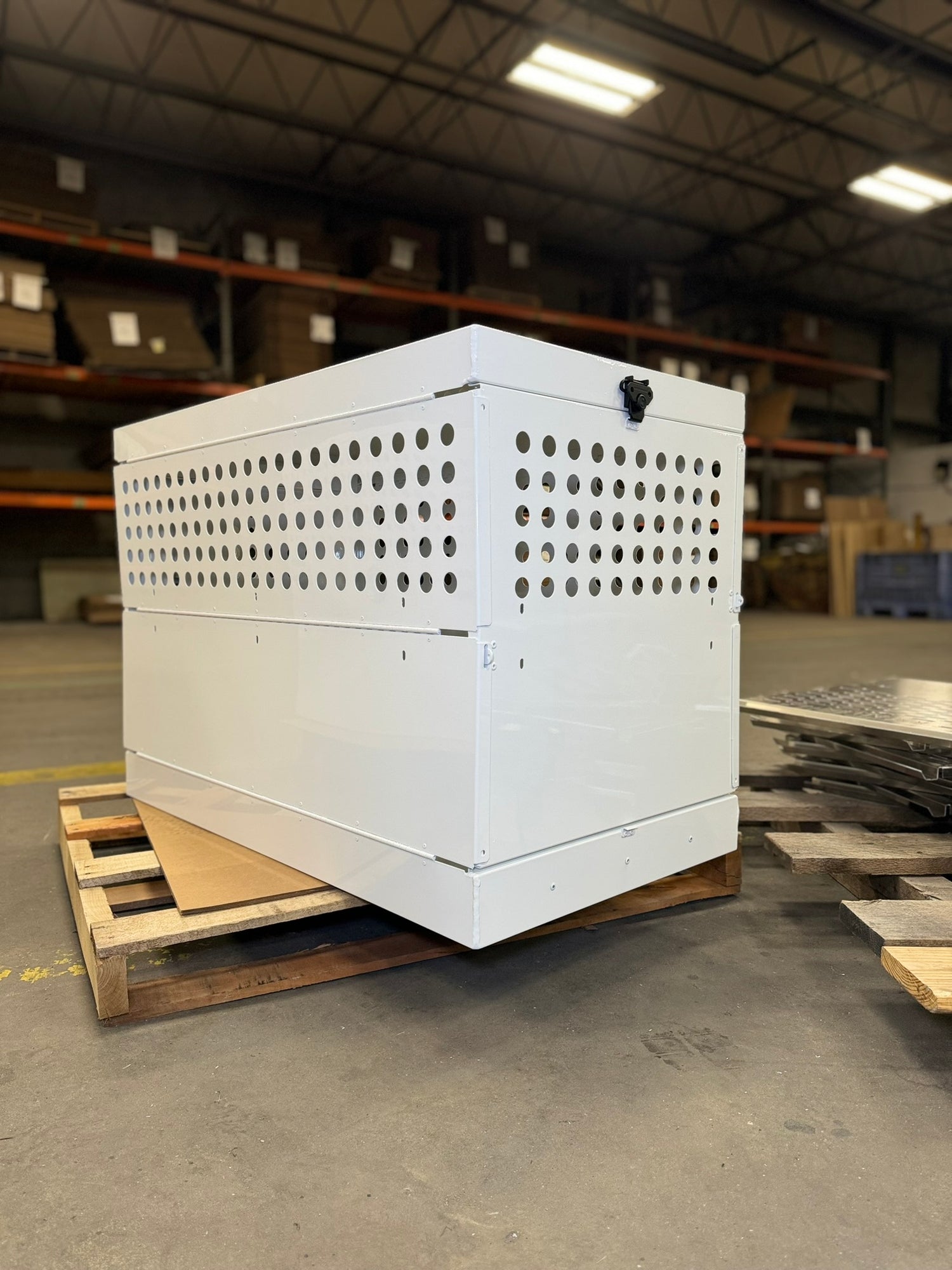 Dog Crate 55318 Professional K9 Series Large Collapsible Working Dog Crate / Single Compartment / 22.25 W x 34 D x 29 H / Mill Finish Aluminum / White / Owens Products