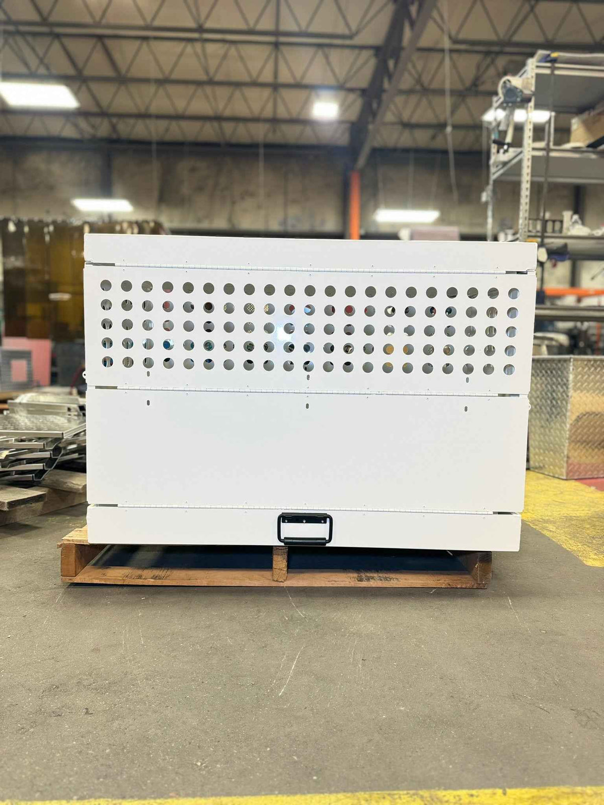Dog Crate 55318 Professional K9 Series Large Collapsible Working Dog Crate / Single Compartment / 22.25 W x 34 D x 29 H / Mill Finish Aluminum / White / Owens Products