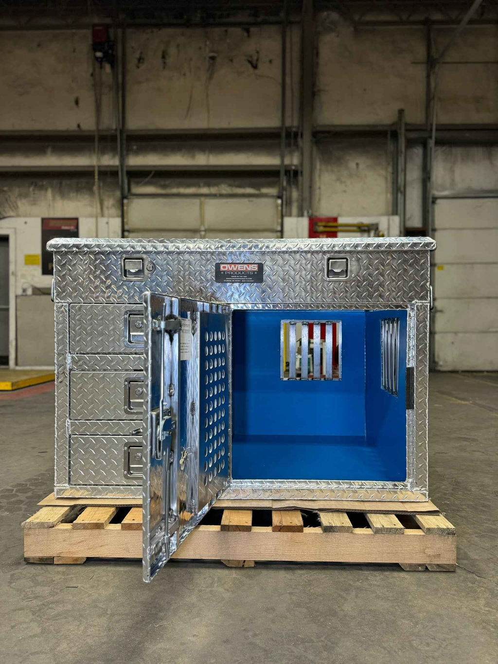 Dog Box 55106 Single Compartment Top And Side Storage UTV Dog Box / 46.5 W x 34.5 D x 32 H / All Season Vents / Diamond Tread Aluminum / Owens Products