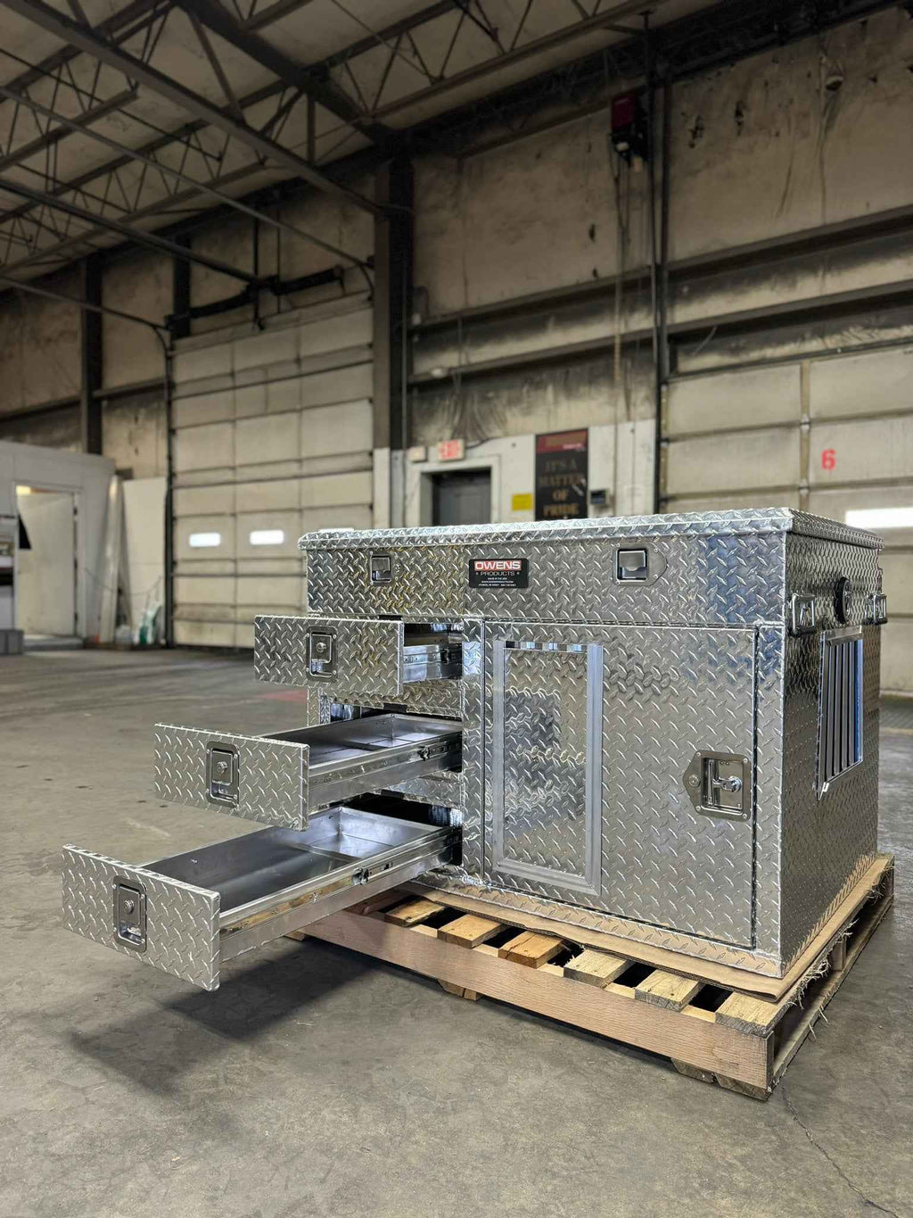 Dog Box 55106 Single Compartment Top And Side Storage UTV Dog Box / 46.5 W x 34.5 D x 32 H / All Season Vents / Diamond Tread Aluminum / Owens Products