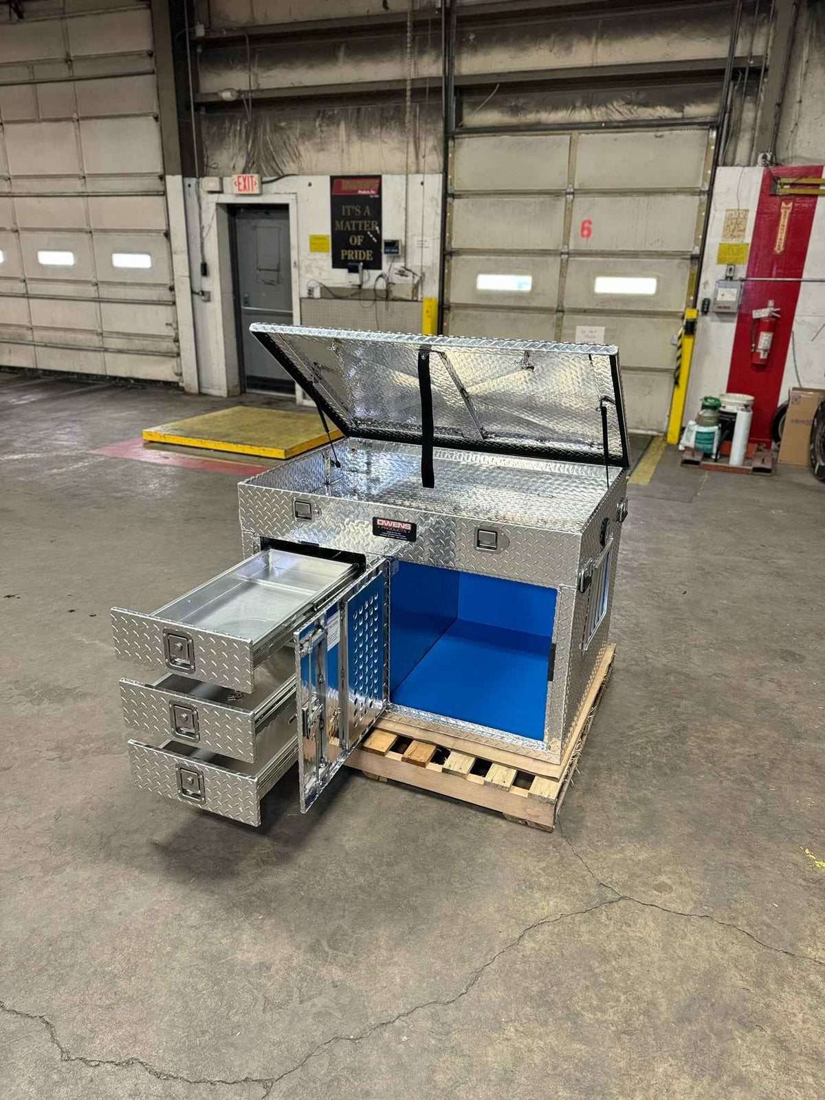 Dog Box 55106 Single Compartment Top And Side Storage UTV Dog Box / 46.5 W x 34.5 D x 32 H / All Season Vents / Diamond Tread Aluminum / Owens Products
