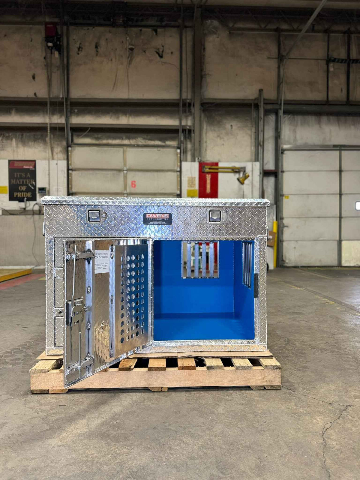 Dog Box 55106 Single Compartment Top And Side Storage UTV Dog Box / 46.5 W x 34.5 D x 32 H / All Season Vents / Diamond Tread Aluminum / Owens Products