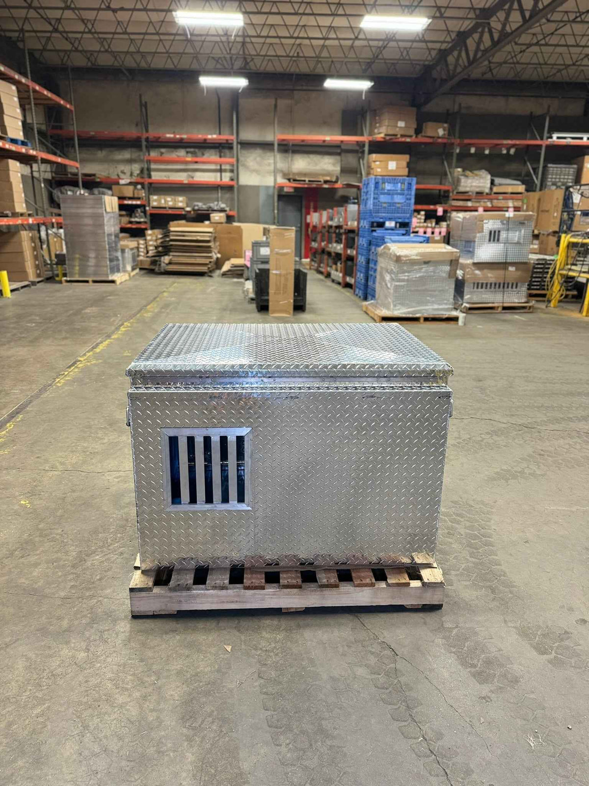 Dog Box 55106 Single Compartment Top And Side Storage UTV Dog Box / 46.5 W x 34.5 D x 32 H / All Season Vents / Diamond Tread Aluminum / Owens Products