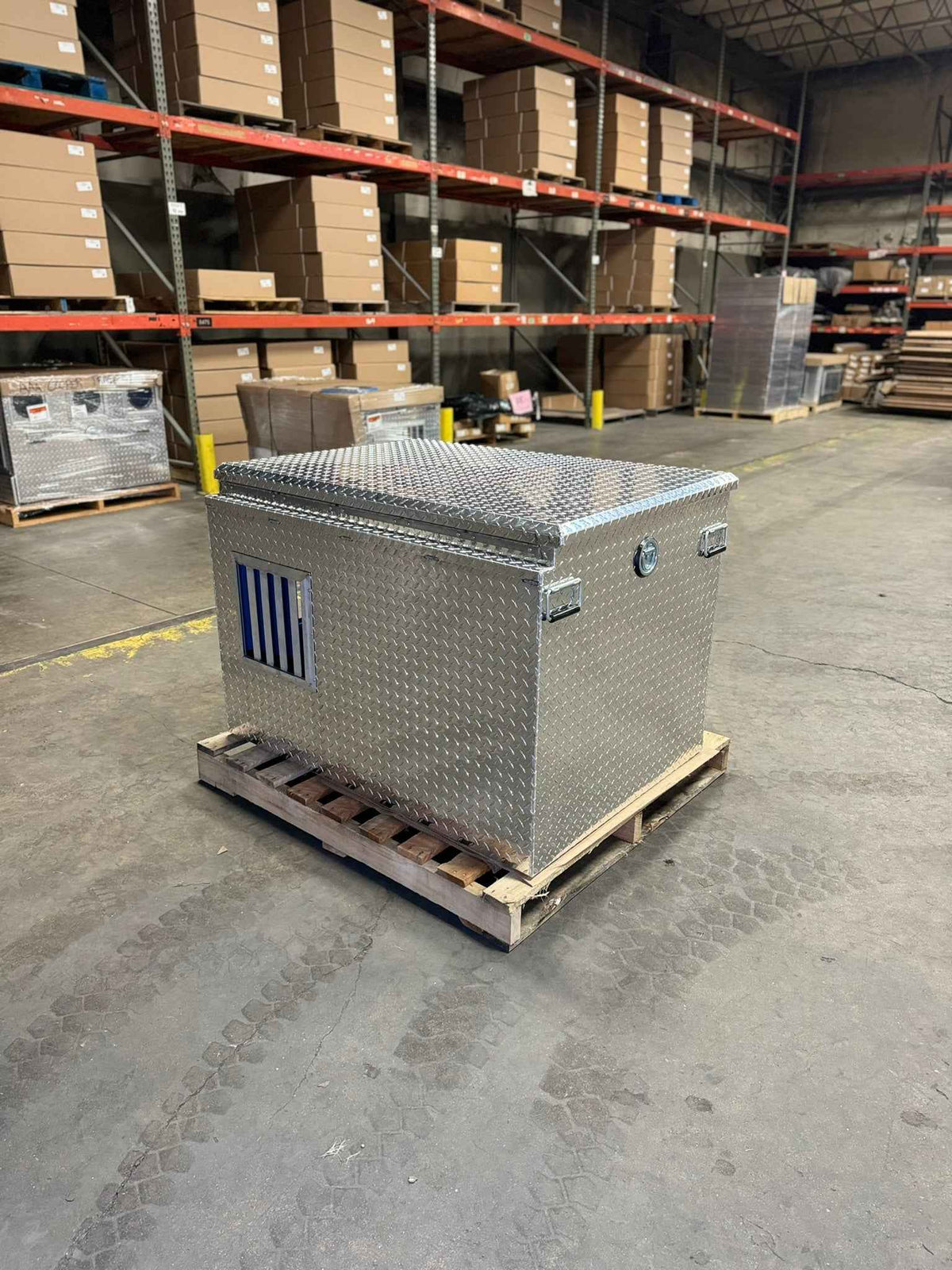 Dog Box 55106 Single Compartment Top And Side Storage UTV Dog Box / 46.5 W x 34.5 D x 32 H / All Season Vents / Diamond Tread Aluminum / Owens Products