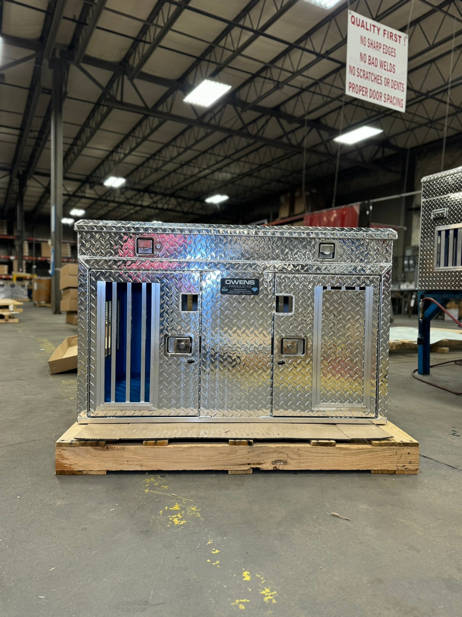 Dog Box 55119 Hunter Series Double Compartment / Top Storage / 48 W X 36 D X 31 H / Animal Control / Diamond Tread Aluminum / Owens Products