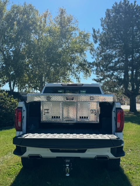 Dog Box 55072 Hunter Series Double Compartment with Top Storage / 71 W x 27 D x 25 H / Crossover / Standard Vents / Diamond Tread Aluminum / Owens Products