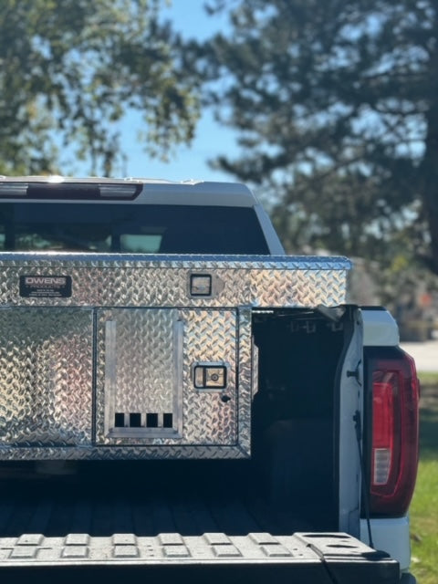 Dog Box 55072 Hunter Series Double Compartment with Top Storage / 71 W x 27 D x 25 H / Crossover / Standard Vents / Diamond Tread Aluminum / Owens Products