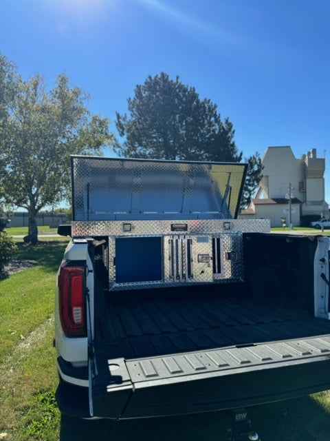 Dog Box 55072 Hunter Series Double Compartment with Top Storage / 71 W x 27 D x 25 H / Crossover / Standard Vents / Diamond Tread Aluminum / Owens Products