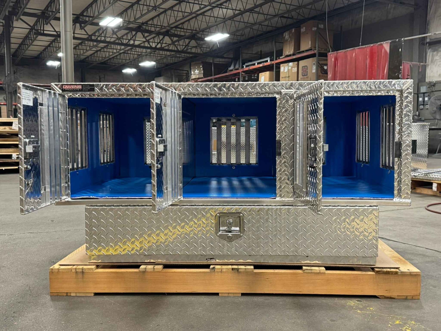 Dog Box 55111V Hunter Series Triple Compartment / Bottom Drawer Storage / 40 D x 58 W x 30 H / Side Vents / Diamond Tread Aluminum / Owens Products