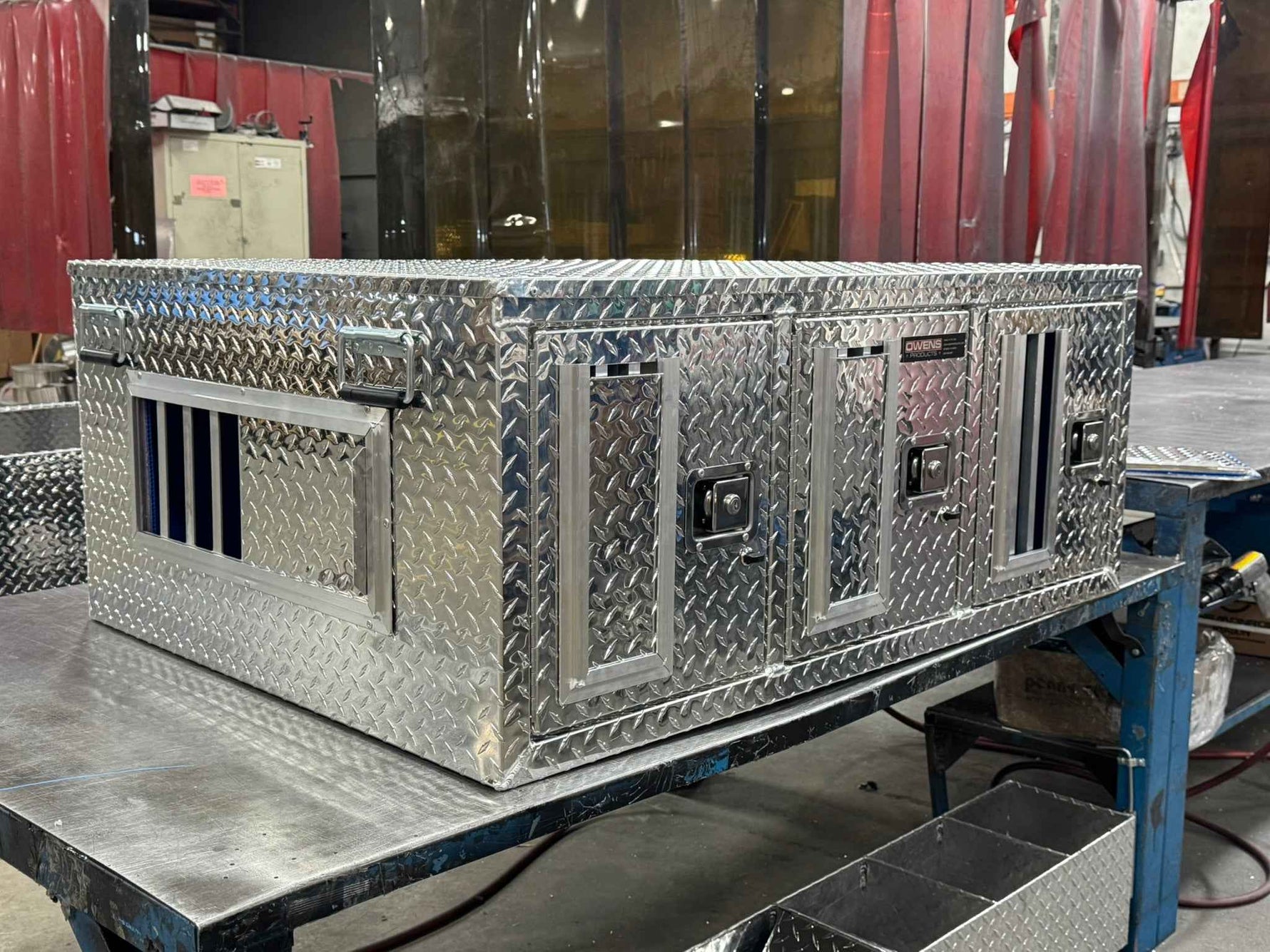 Dog Box 55158 Hunter Series Triple Compartment with No Storage / 48 W x 36 D x 20 H / Standard Vents / Diamond Tread Aluminum / Owens Products