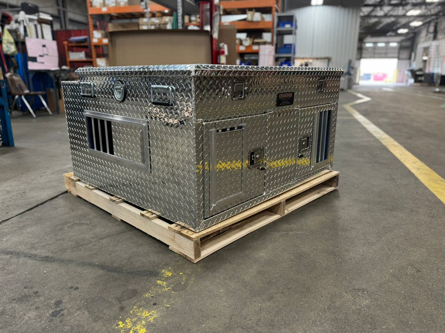 Dog Box 55006 Hunter Series Double Compartment with Top Storage / 48 W x 45 D x 26 H / Standard Vents / Diamond Tread Aluminum / Owens Products