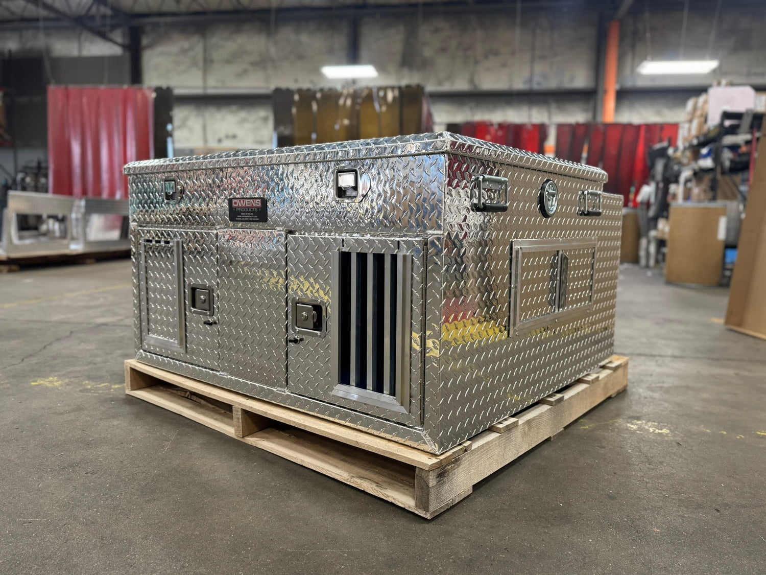 Dog Box 55006 Hunter Series Double Compartment with Top Storage / 48 W x 45 D x 26 H / Standard Vents / Diamond Tread Aluminum / Owens Products