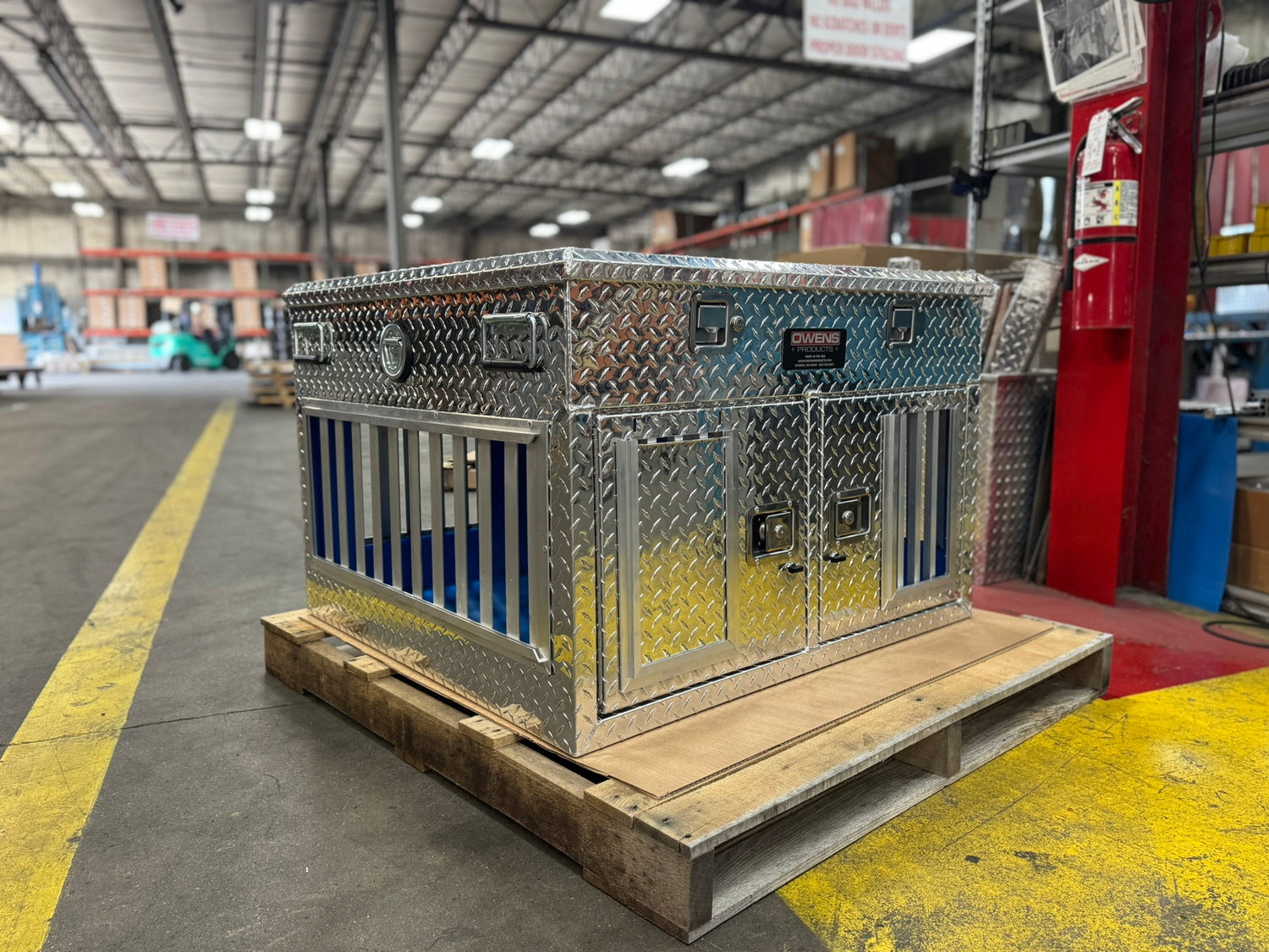 Dog Box 55478 Hunter Series Shallow Double Compartment with Top Storage / 38 W X 36 D X 26 H / Shallow / All Season Vents / Diamond Tread Aluminum / Owens Products