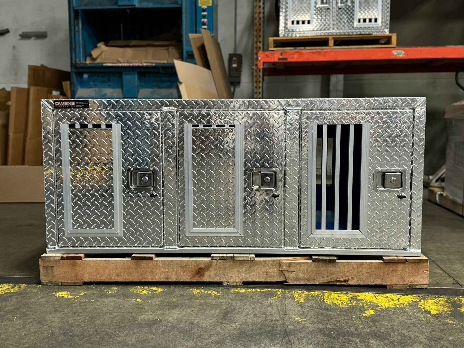 Dog Box 55114LV Hunter Series Tall Trailer Triple Compartment / 58 W X 40 D X 24 H / Left Swing Doors / Tall / Diamond Tread Aluminum / Owens Products