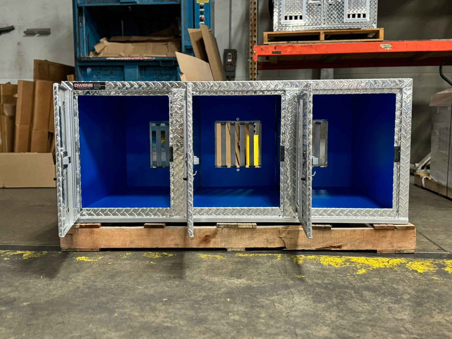 Dog Box 55114LV Hunter Series Tall Trailer Triple Compartment / 58 W X 40 D X 24 H / Left Swing Doors / Tall / Diamond Tread Aluminum / Owens Products