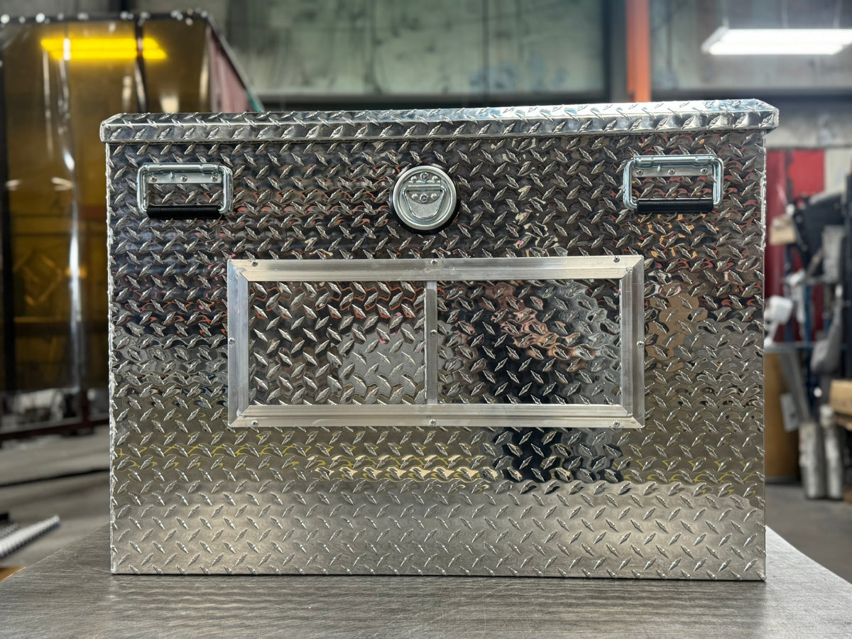 Dog Box 55078 Hunter Series Double Compartment with Top Storage / 38 W x 36 D x 26 H / Shallow / Standard Vents / Diamond Tread Aluminum / Owens Products