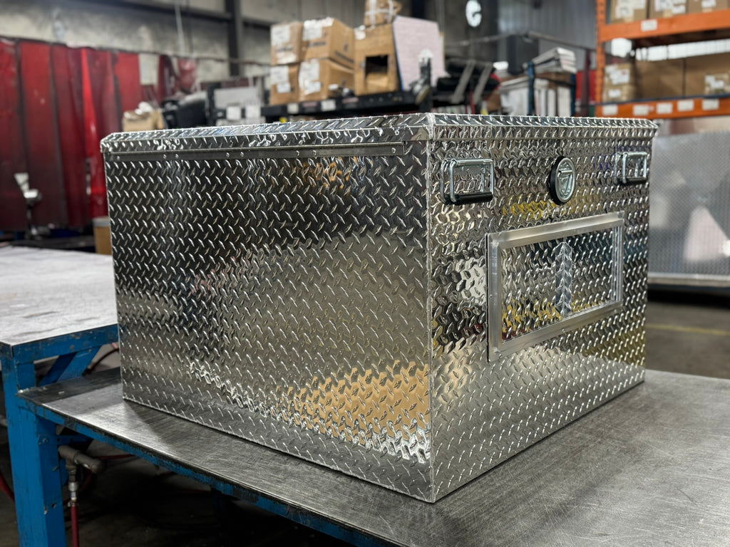Dog Box 55078 Hunter Series Double Compartment with Top Storage / 38 W x 36 D x 26 H / Shallow / Standard Vents / Diamond Tread Aluminum / Owens Products