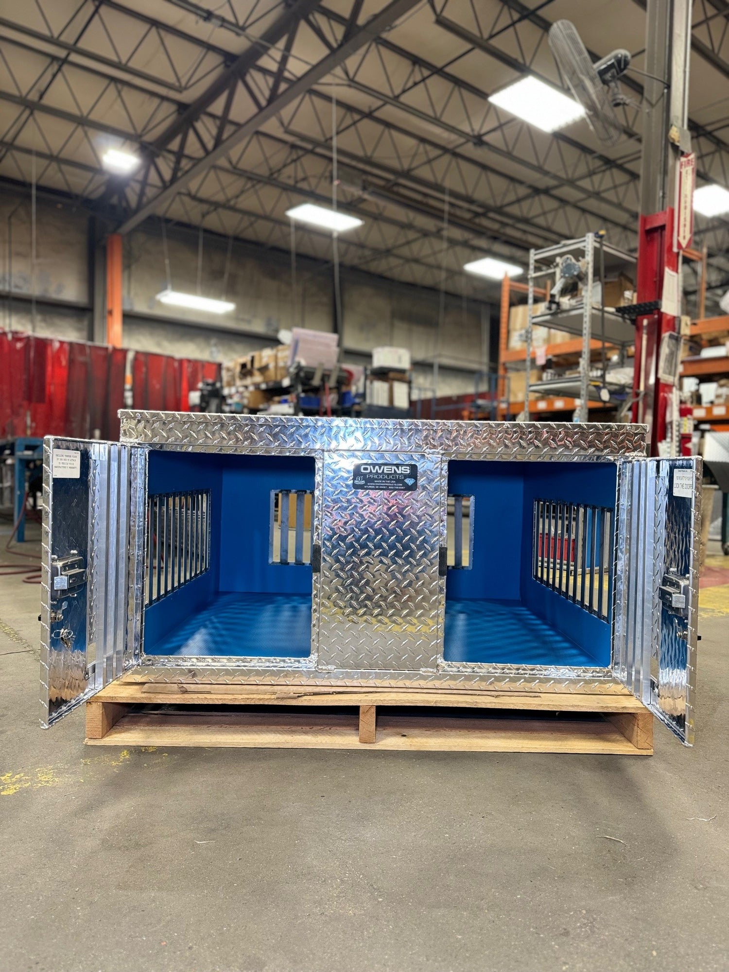 Dog Box 55038 Hunter Series Double Compartment / 48 W x 45 D x 25 H / Tall / All Seasons Vents / Diamond Tread Aluminum / Owens Products