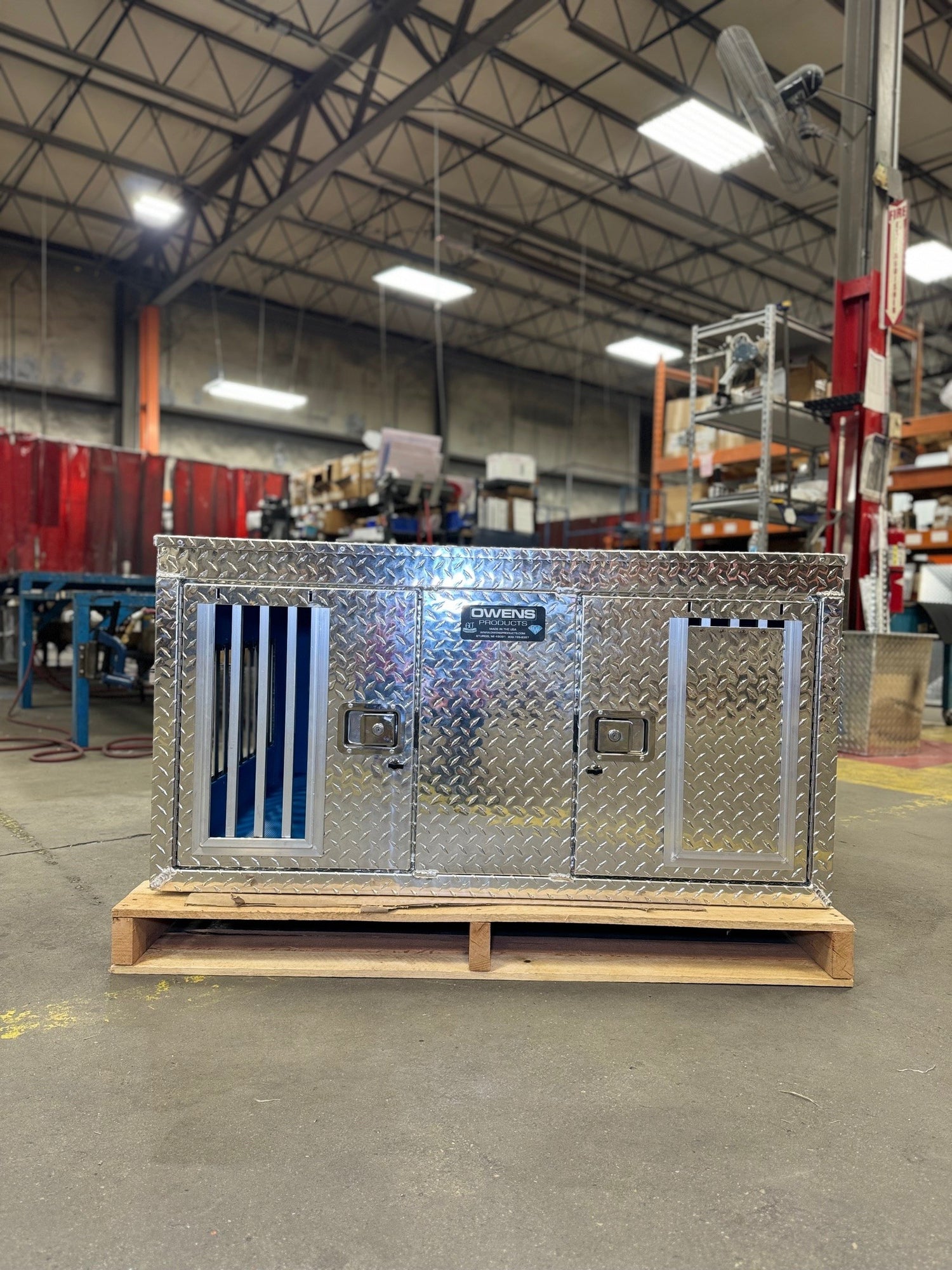 Dog Box 55038 Hunter Series Double Compartment / 48 W x 45 D x 25 H / Tall / All Seasons Vents / Diamond Tread Aluminum / Owens Products