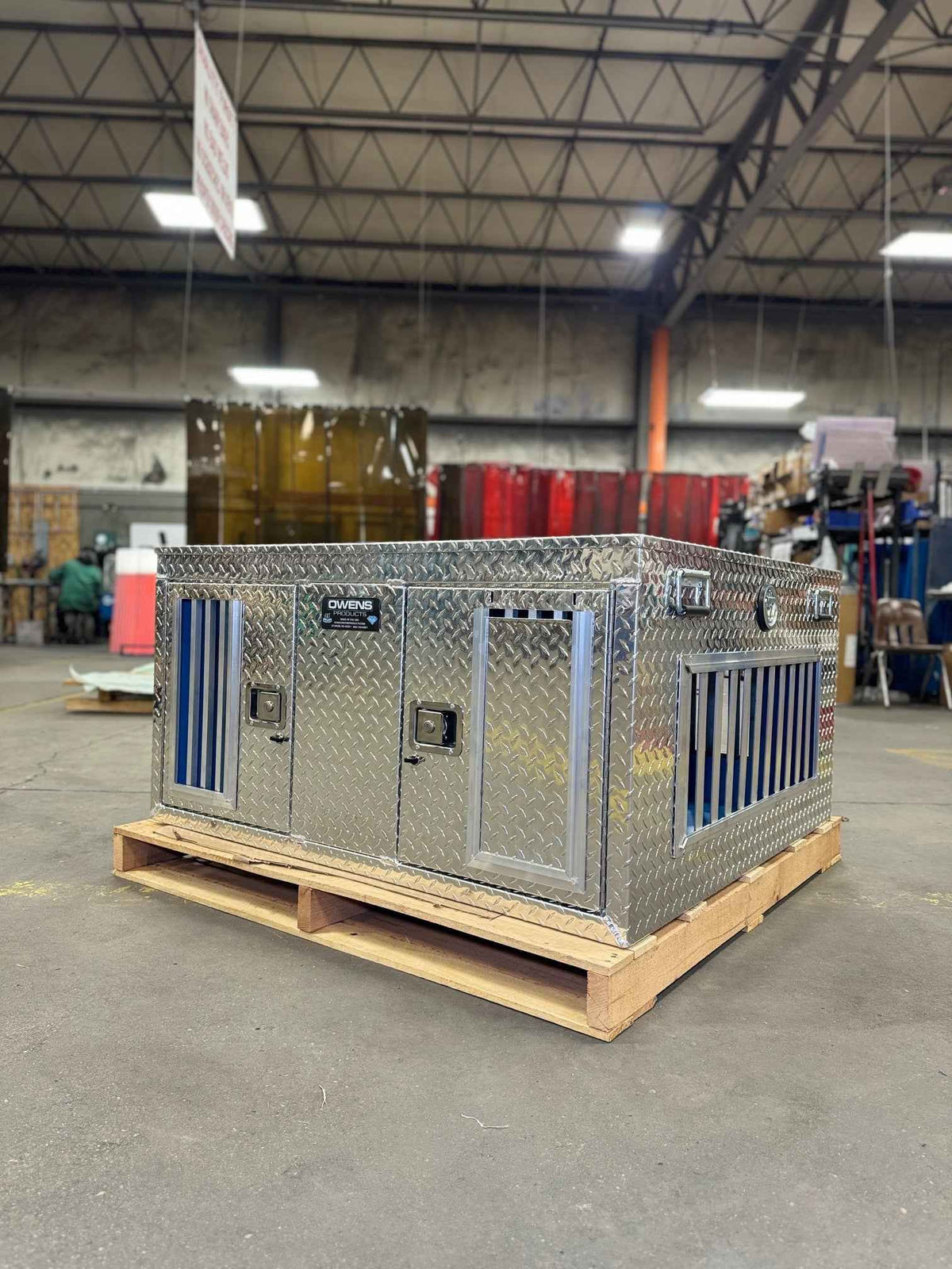 Dog Box 55038 Hunter Series Double Compartment / 48 W x 45 D x 25 H / Tall / All Seasons Vents / Diamond Tread Aluminum / Owens Products
